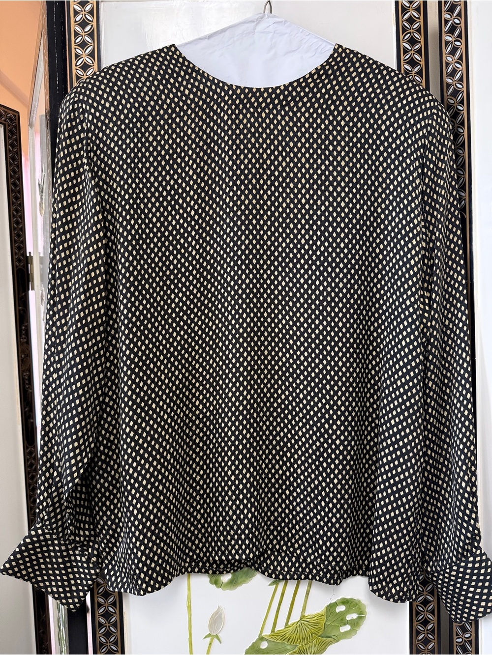 VINTAGE ANNE KLEIN 100% SILK GEOMETRIC DIAMOND BLOUSE large